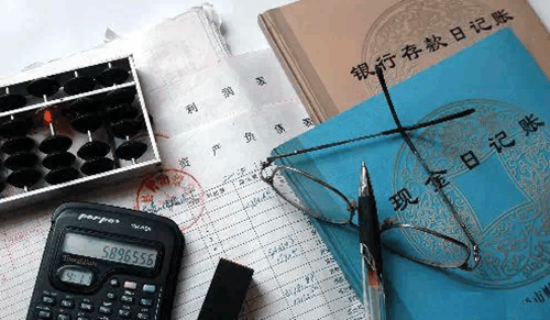 售價(jià)金額核算法會(huì)計(jì)分錄例題及解析(售價(jià)金額核算法的解題技巧)